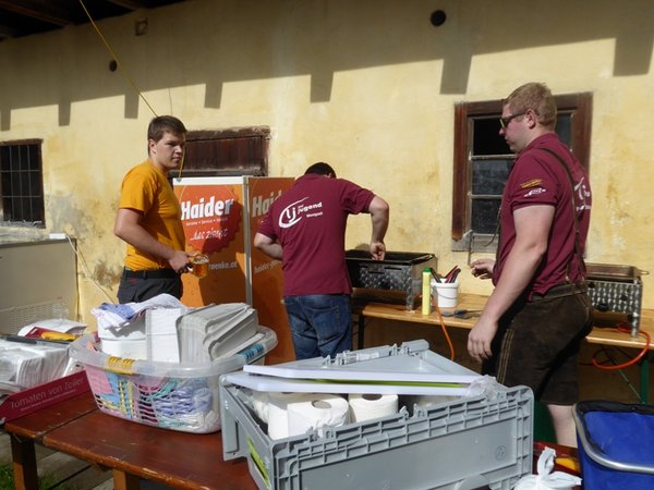 Maibaumumschneiden mit Frühschoppen